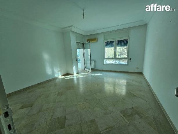 📍 RIADH EL ANDALOUS : APPARTEMENT S+3 AU REZ-DE-CHAUSSÉE A 