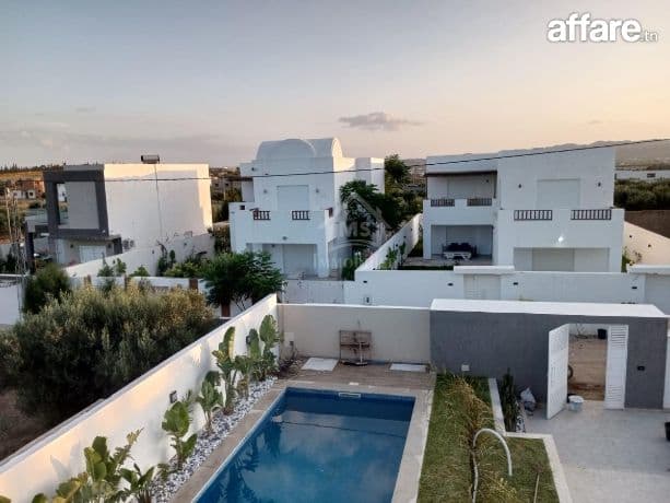 Villa S+5 toute neuve avec piscine à vendre à Hammamet Sud 