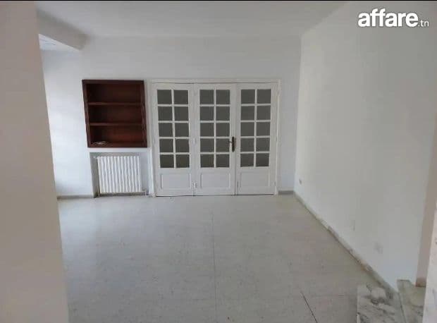 Location S4 vide à Chotrana 1