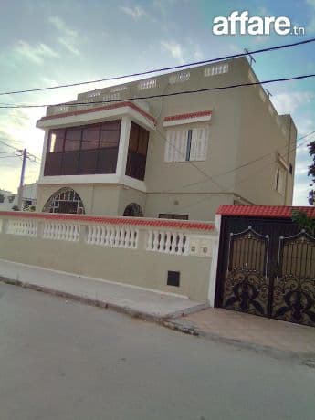 VILLA A VENDRE 2 étages séparés 700000 DT  MEGRINE JAWHARA
