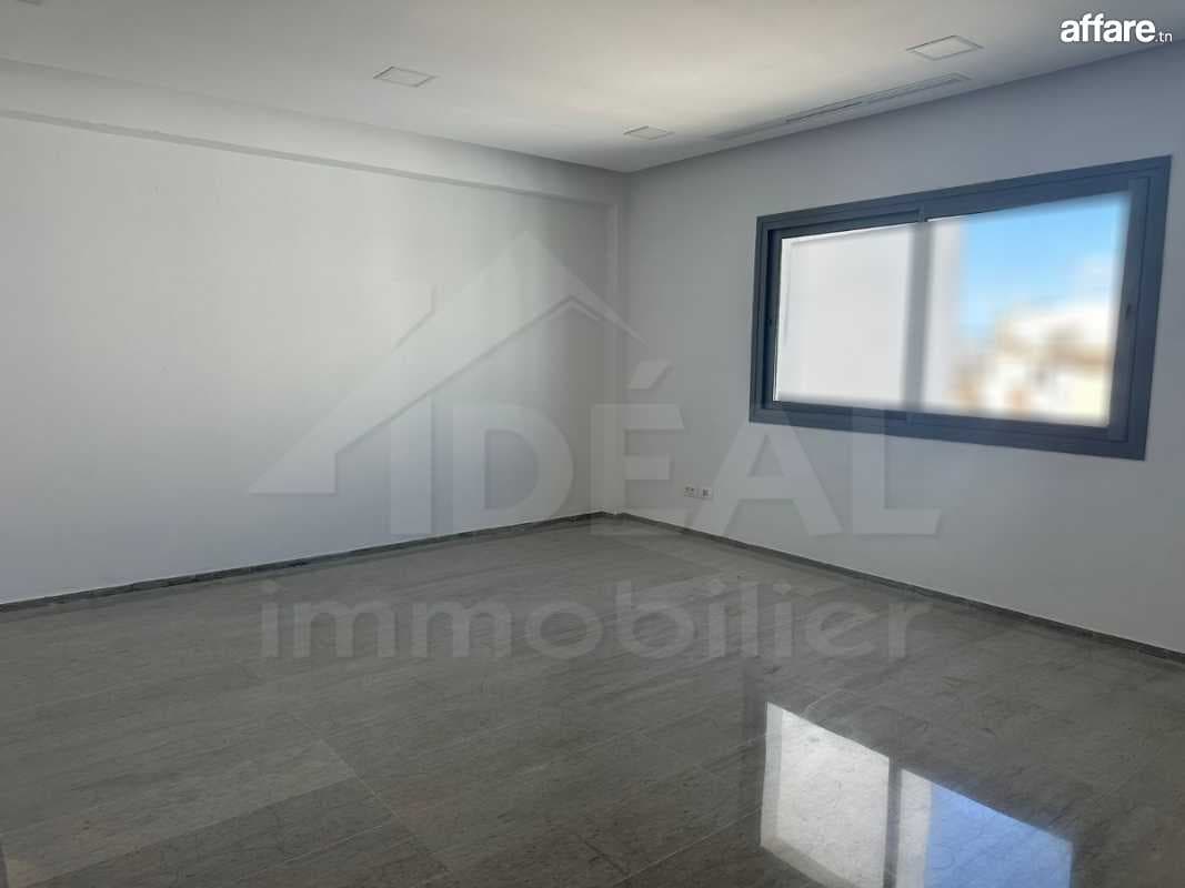 AL Bureau 161m² au Lac2