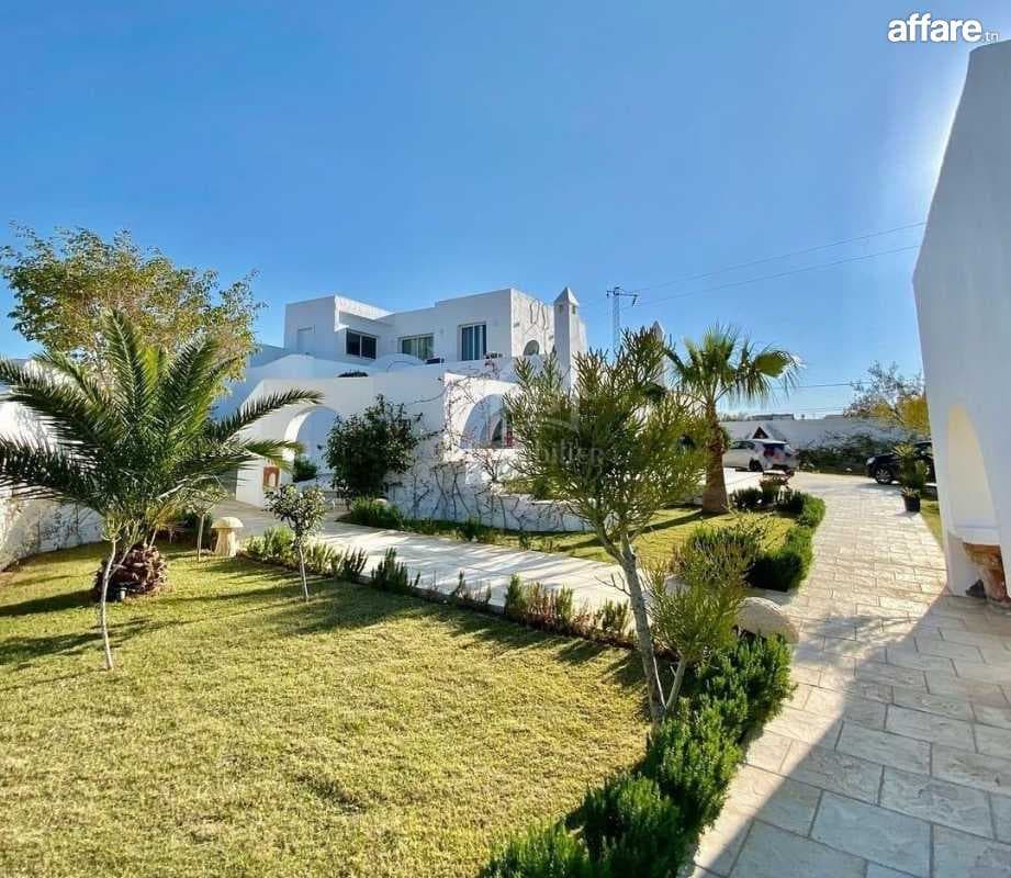 Une villa toute neuve avec piscine à vendre à Hammamet Sud 