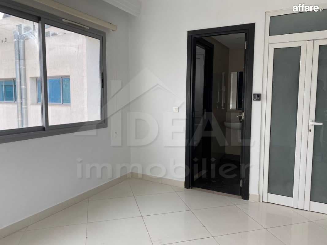 AL Bureau 346m² au Lac1