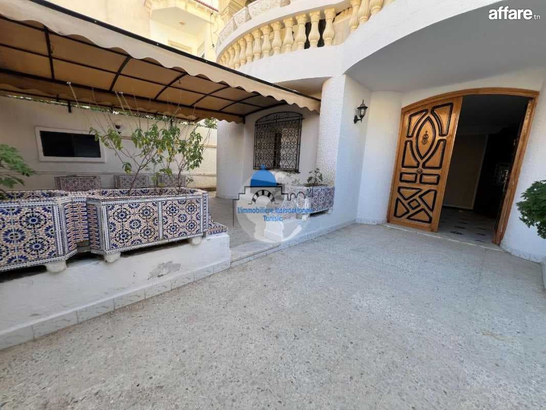 A louer un étage de villa à Khzema