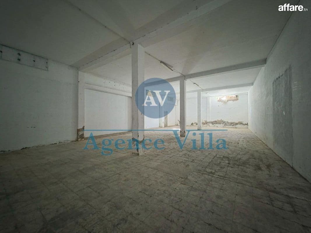 Un dépôt de 500m² au lac3