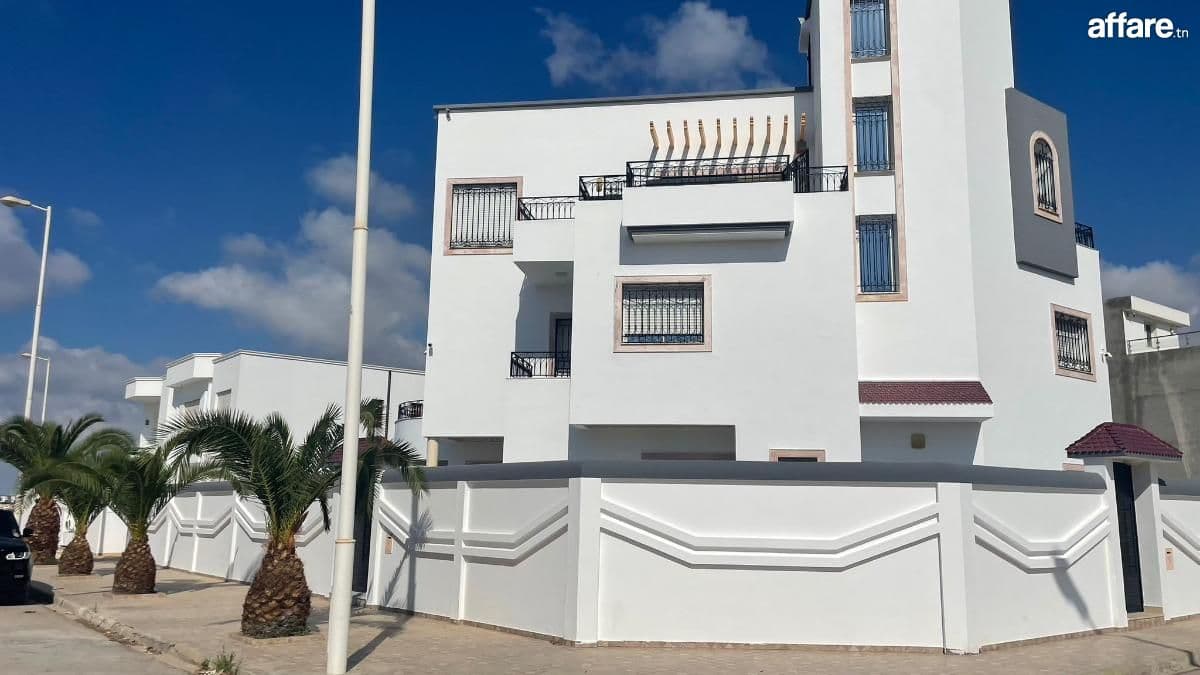 Une Villa de maitre avec Appartement à Plage Béni Khiar