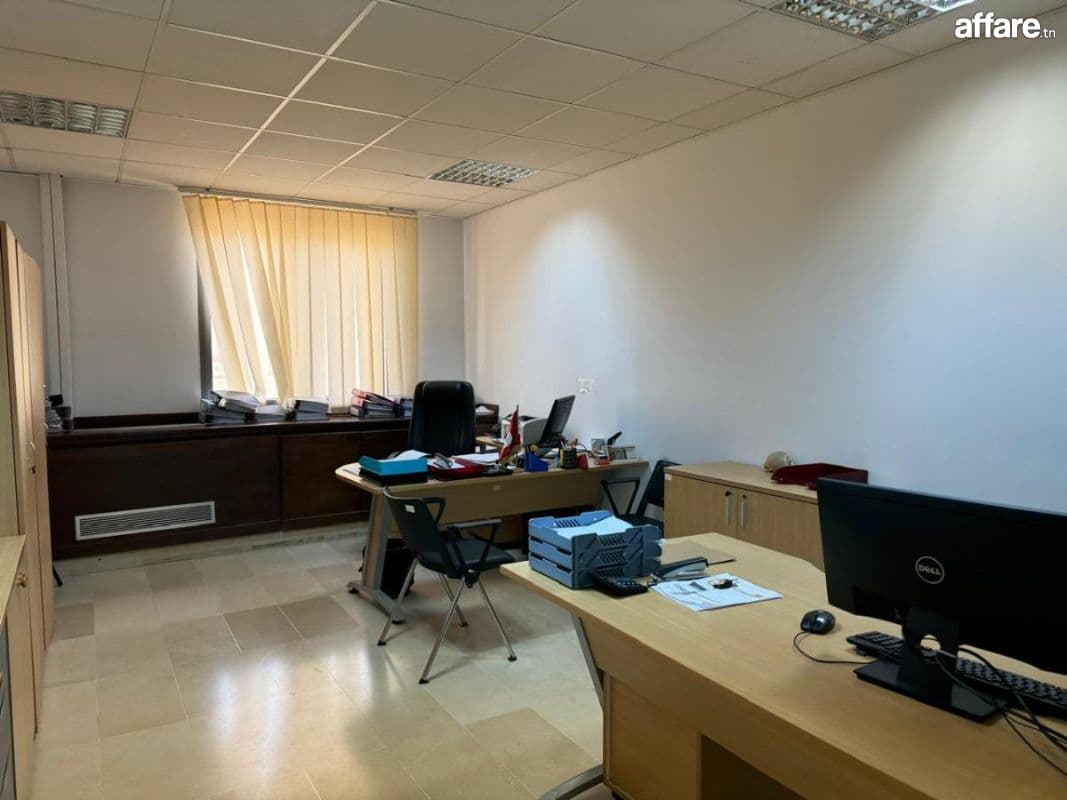 Spacieux bureau administratif au Berge du Lac 1