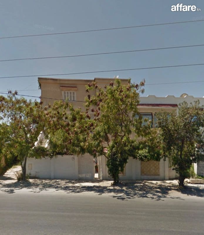 Deux maisons avec jardin et garage à vendre – Radès