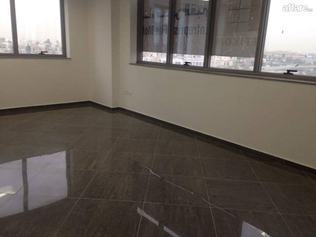 Super bureau hall plus 4 hs au Centre urbain nord