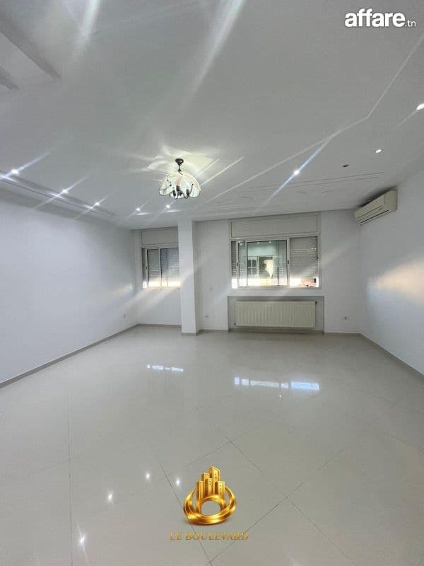 A Louer Etage De Villa S+3 Situé à route de Tunis, Nabeul 
