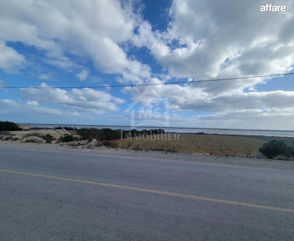 Terrain pieds dans l'eau de 3333 m² à Korba à vendre