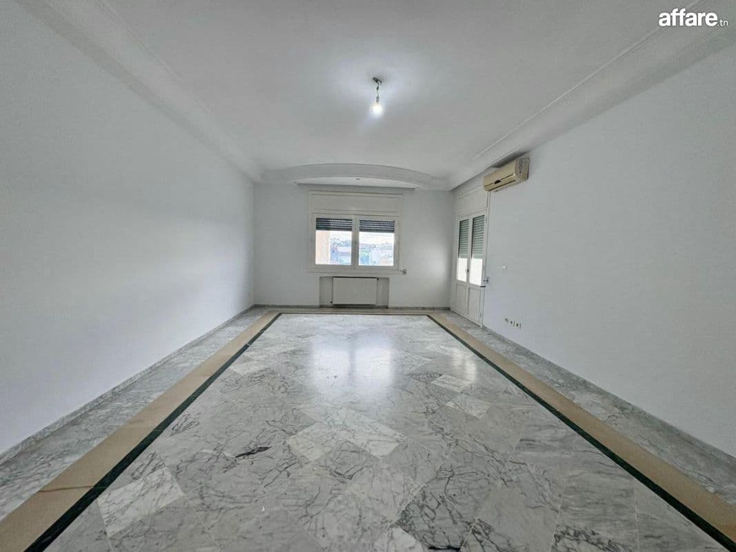 A Vendre Appartement S+3 SPACIEUX à Jardin d'el Menzah 2