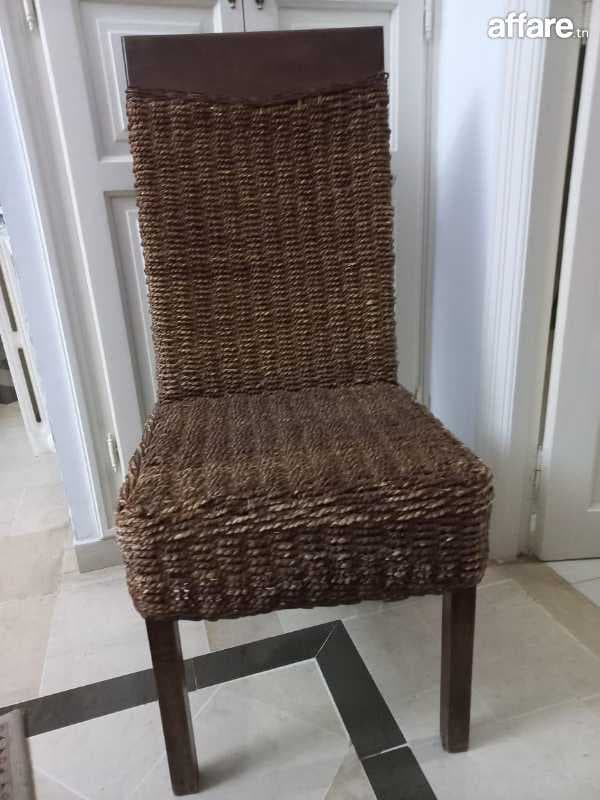 A vendre table et 4 chaises 