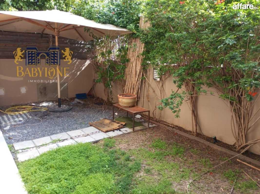 A louer un appartement en s1 avec jardin à la Marsa 