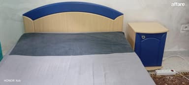 Une belle chambre à coucher bleue 