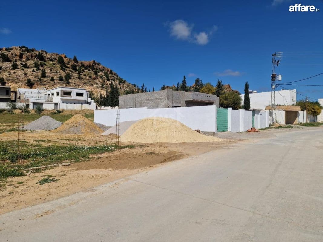   51355351للبيع أرض صبغة سكنية مساحتهتا 387 م² في الحمامات
