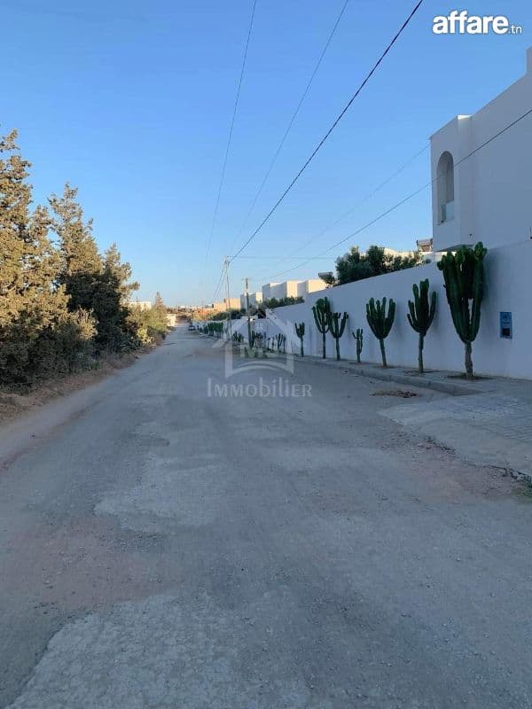 Spacieuse maison S+2 avec jardin à Hammamet Sud à vendre