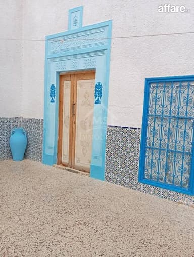Grande maison arabesque S+5 à vendre à Korba 51355351