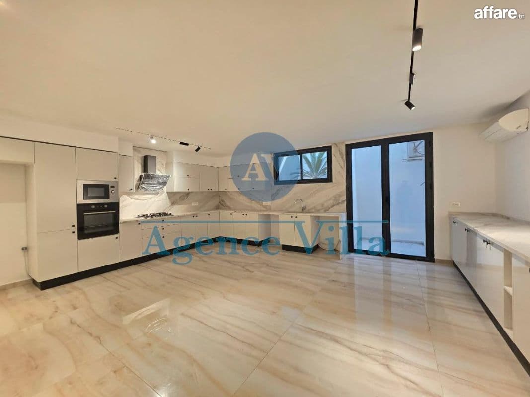 A louer Triplex S3 avec piscine et vue mer La Marsa