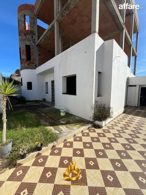 A Vendre Villa R+2 Inachevée à Jinene Benikhiar, Nabeul