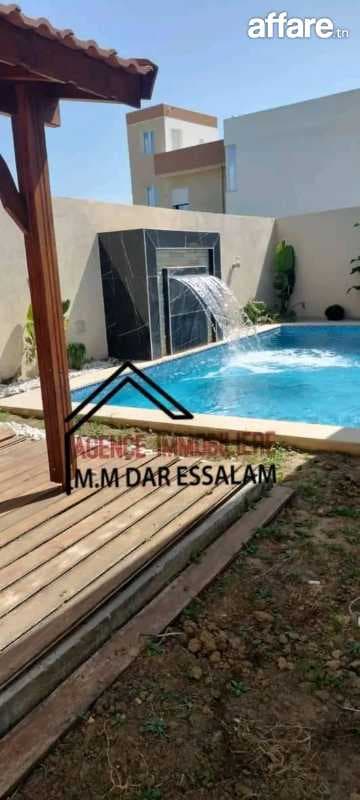 villa moderne avec piscine