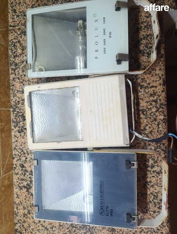 3 PROJECTEURS
