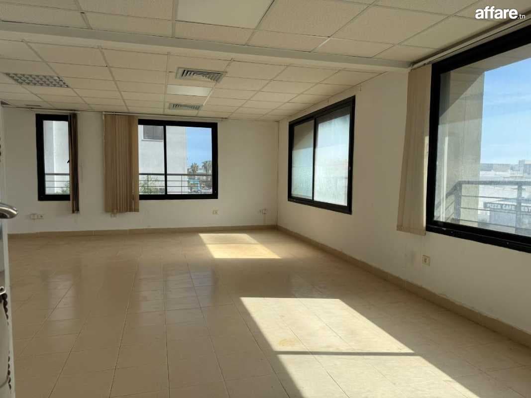 Immeuble bureautique 1800 m² au lac 3 kram