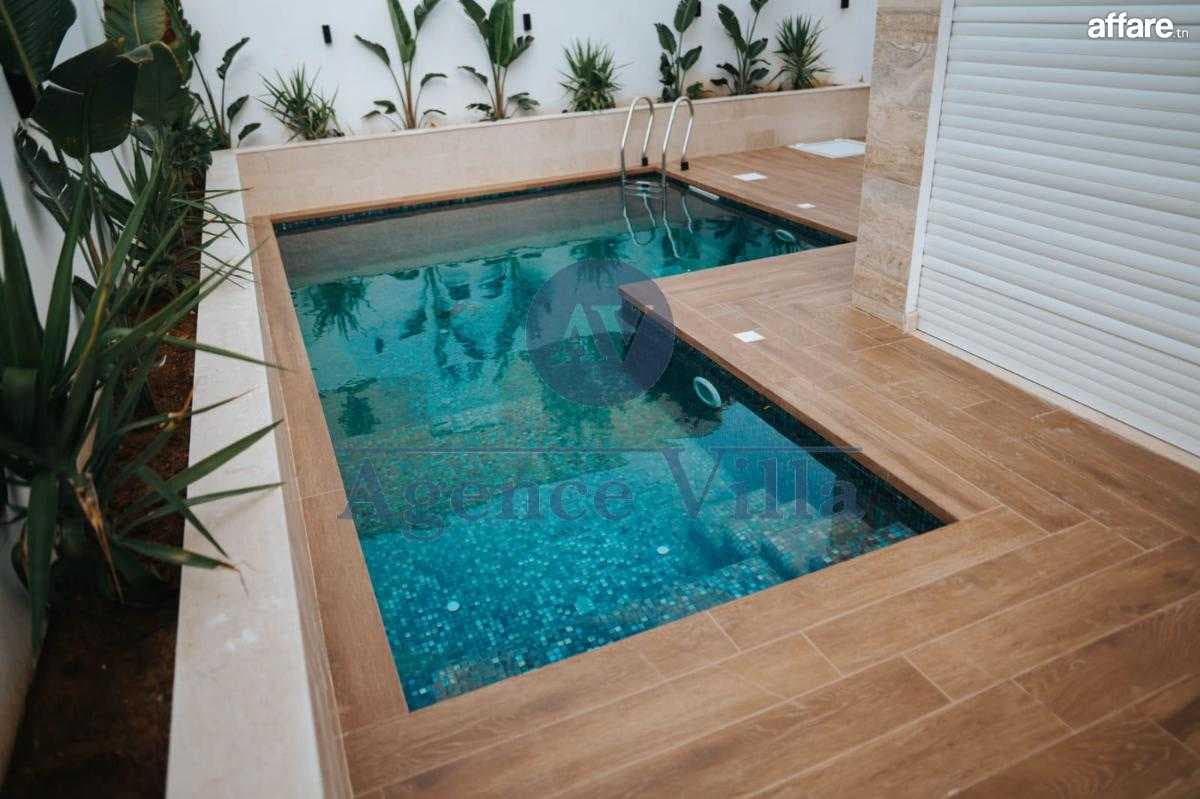 une villa s+3 à gammarth avec piscine