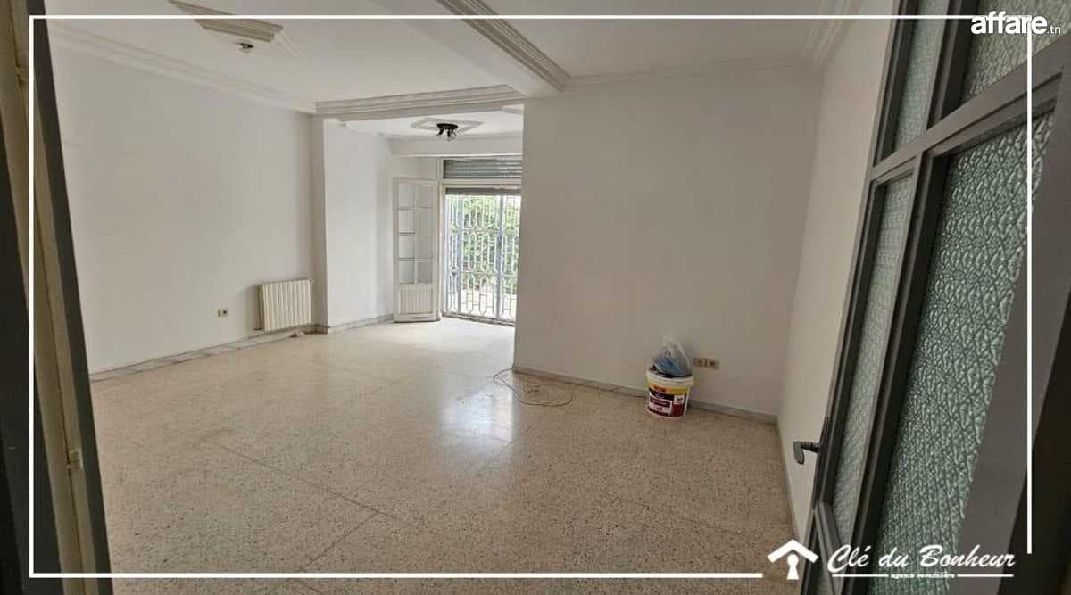 Appartement S+3 avec jardin à Résidence Elyess 