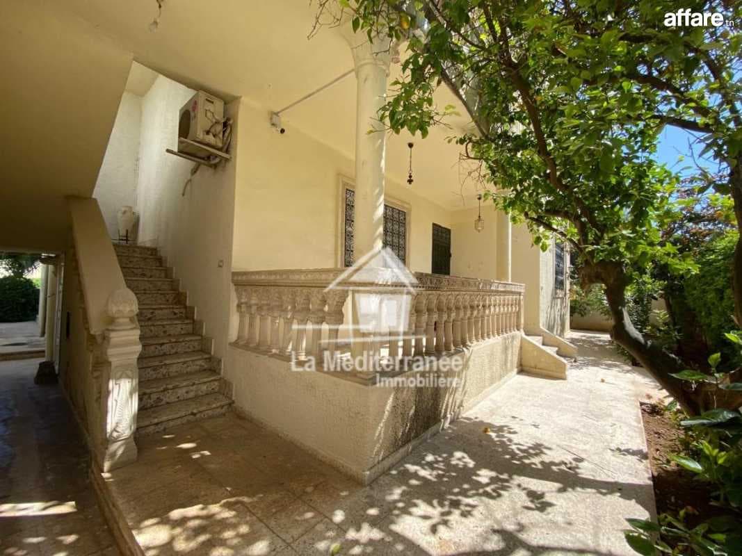 A vendre une villa sur deux niveaux à bayrem tounsi