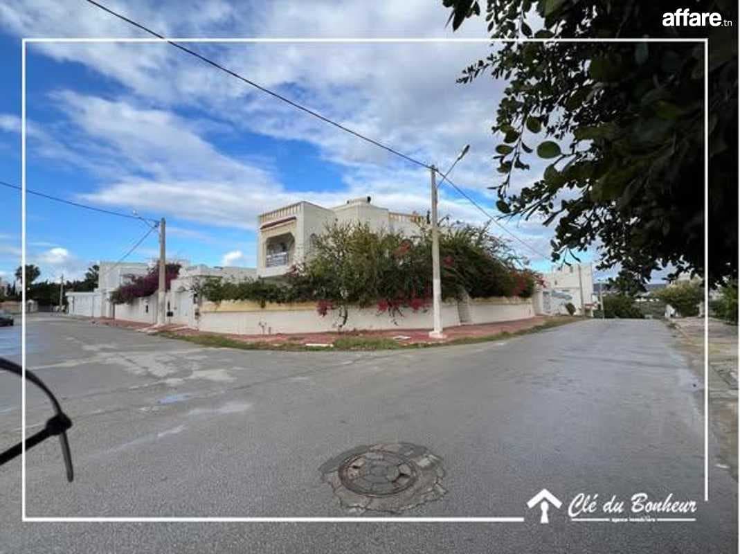 Villa qui fait le coin à AFH Barraket Sehel 