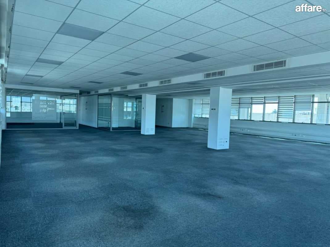 Super bureau 2300 m² au lac 2