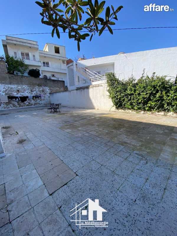 A vendre villa S+4 à Beb Saadoun