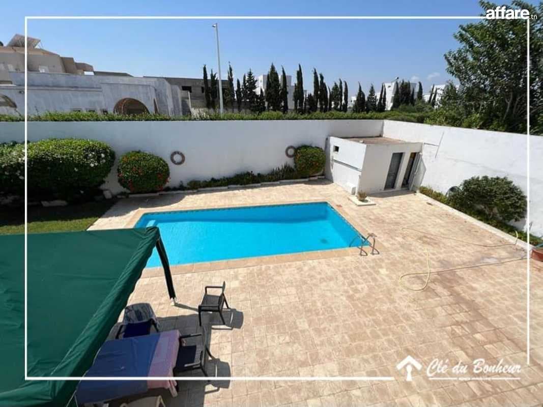 Villa de 1140 m² avec piscine à La Soukra