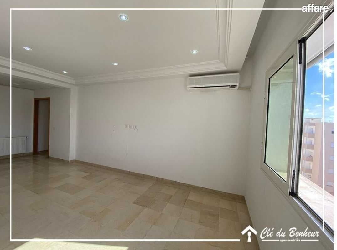 Appartement S+3 à Cité Wahat 