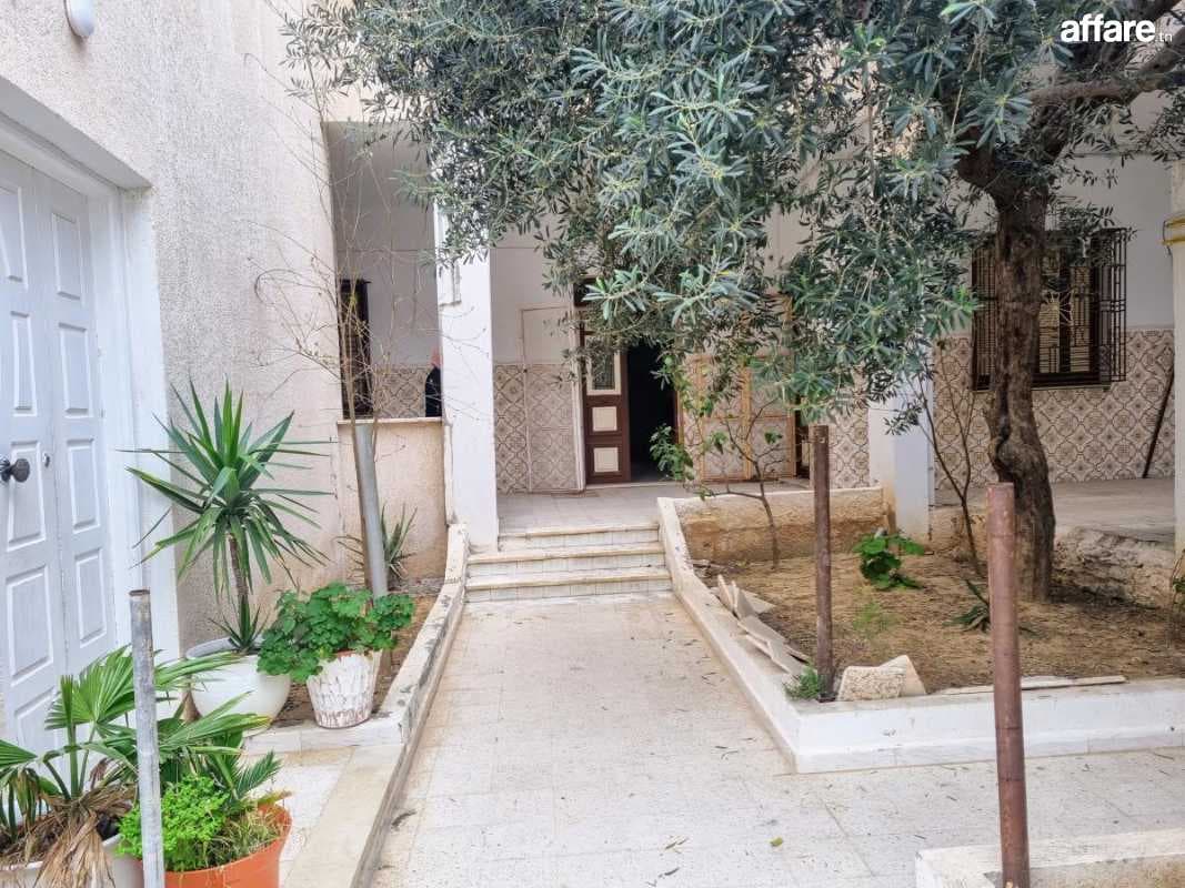 A vendre une superbe villa à Ksar Helal