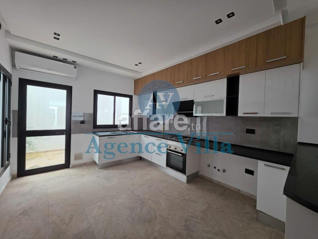  Duplex S+3 à louer à La Marsa 