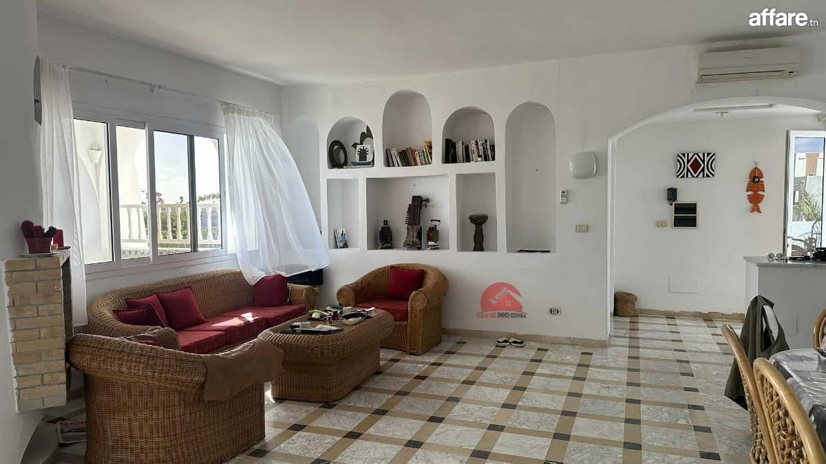 Location annuelle d'un étage de villa à la Zone Touristique 