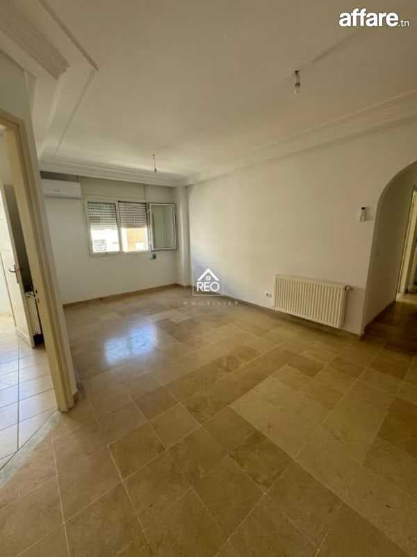 À VENDRE : Un appartement S+2 situé au Jardin de L’Aouina