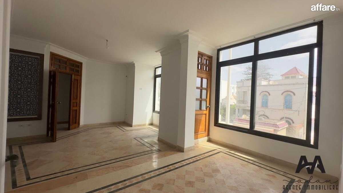 Bureau H+2 de 70 m² à Nabeul centre-ville .