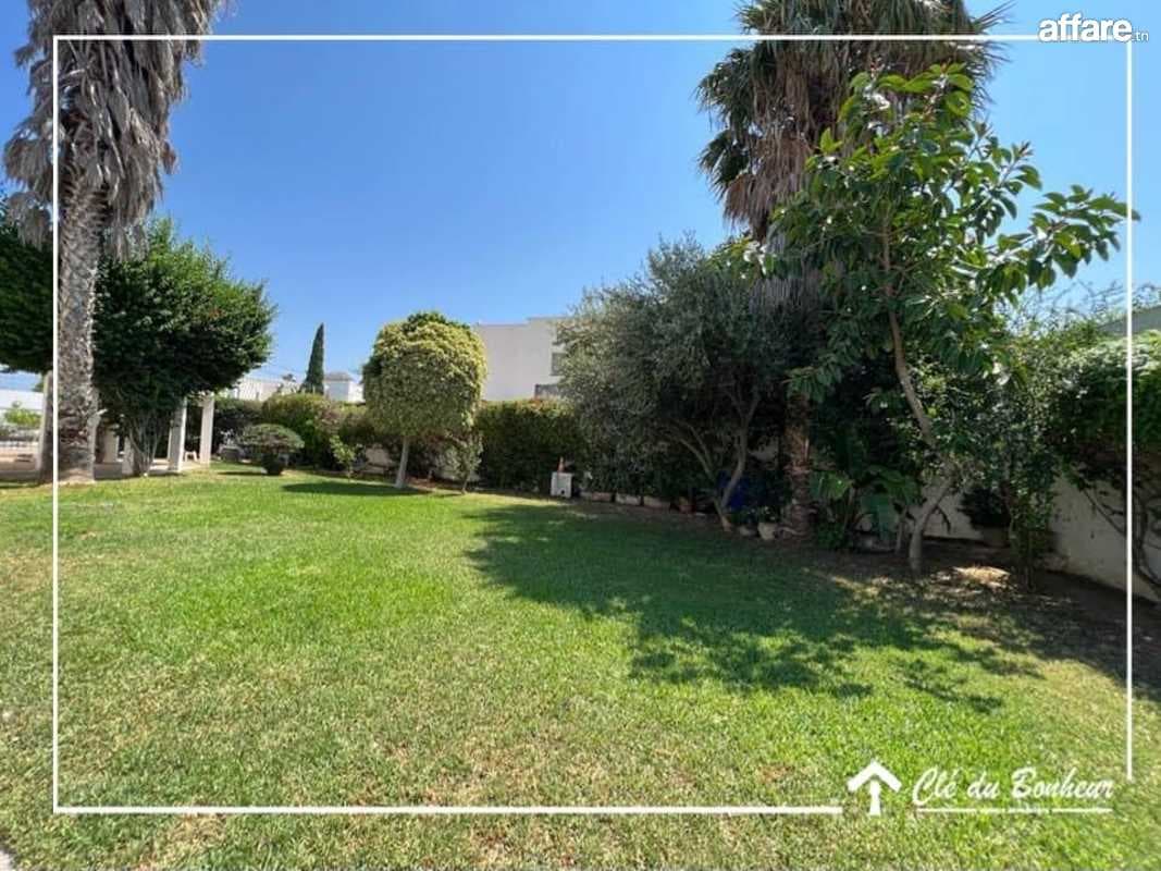 une villa à la soukra 