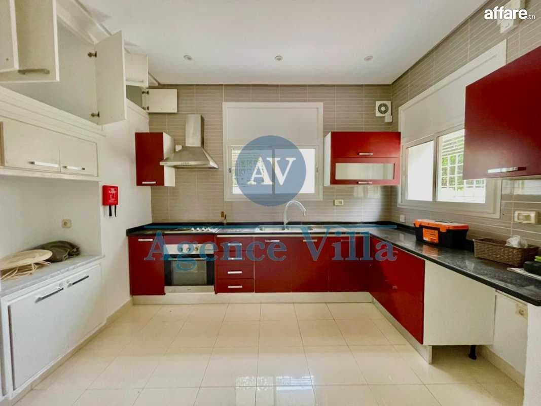 une villa s+4 avec jardin à carthage byrsa 