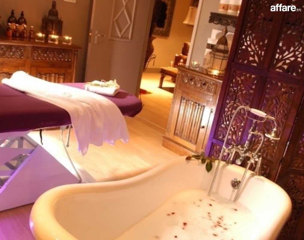 Toucher Magique Avec Jacuzzi 28 121 281
