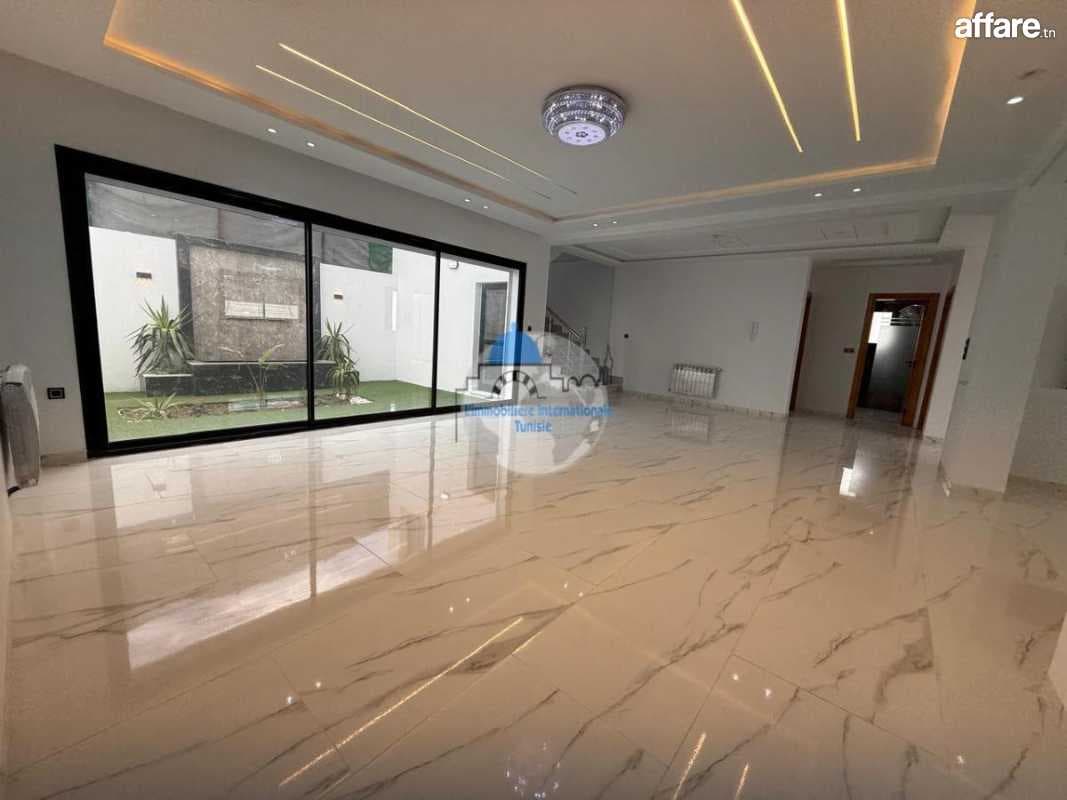 À Vendre : Villa de Prestige en Duplex avec Jardin et Garage