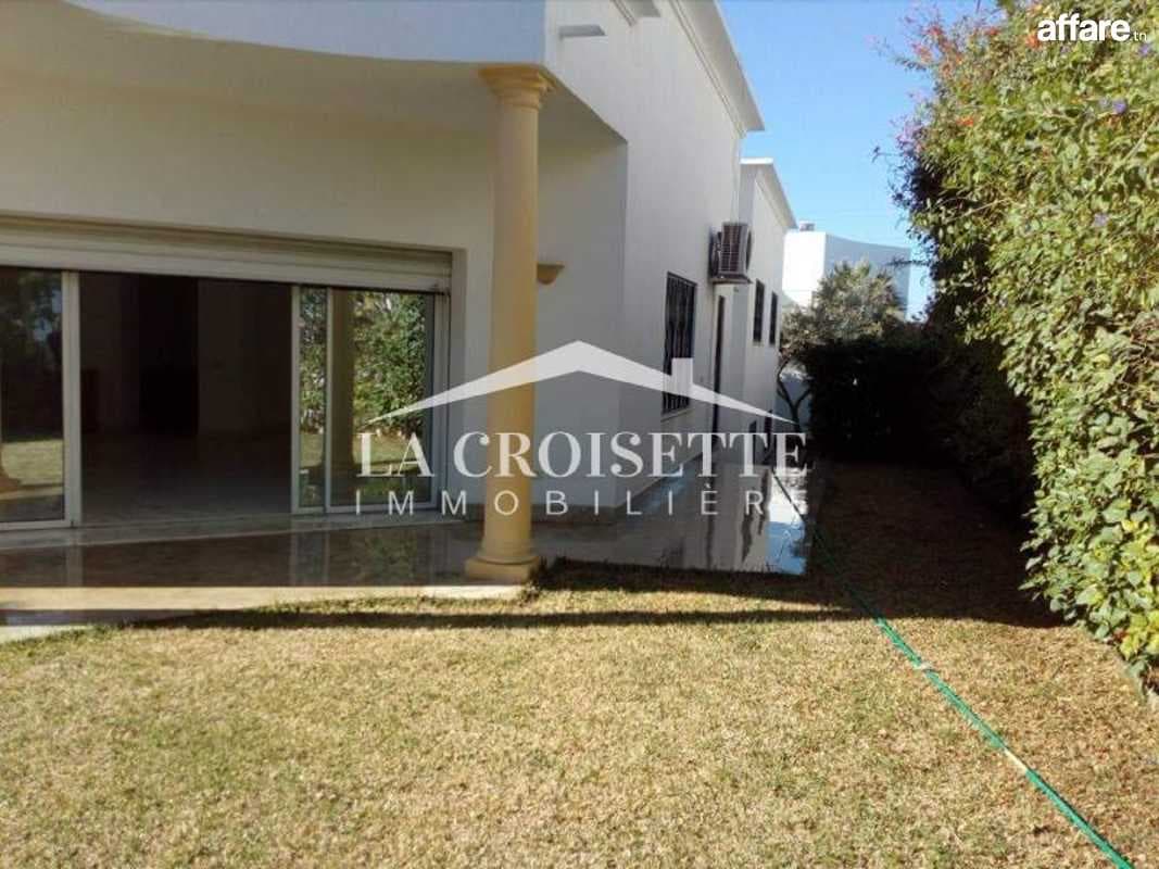 Villa S+5 à Ain Zaghouan Nord pour un usage bureautique MBL0