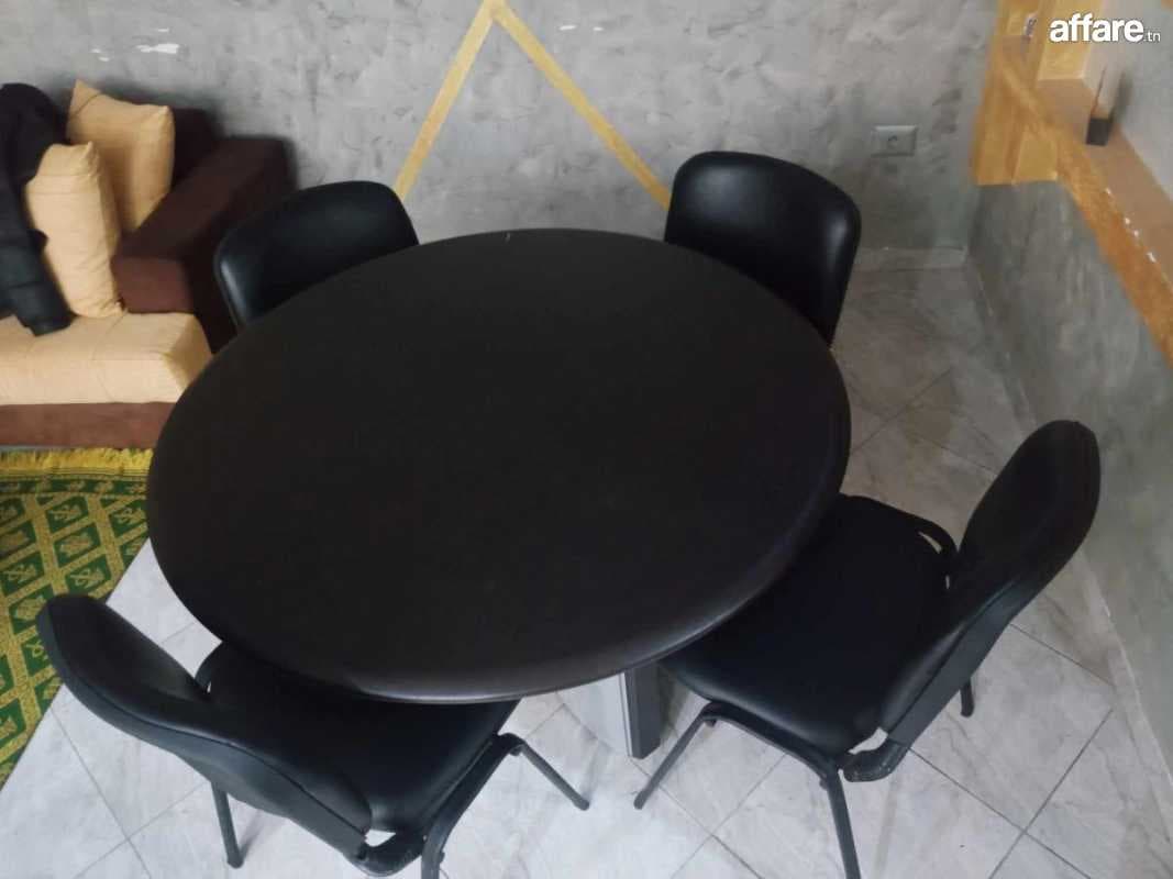 Table de réunion avec chaises