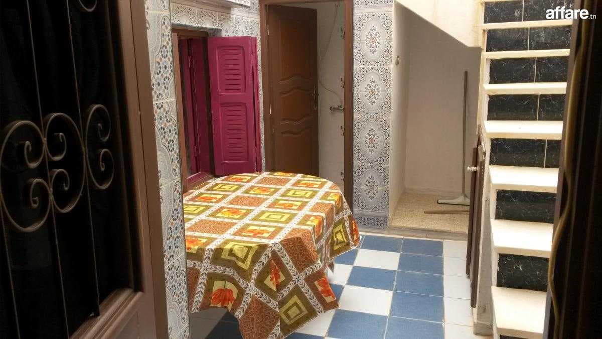 للبيع طابق فيلا + مسكن أرضي مستقلان قرب الواحة في دقاش
