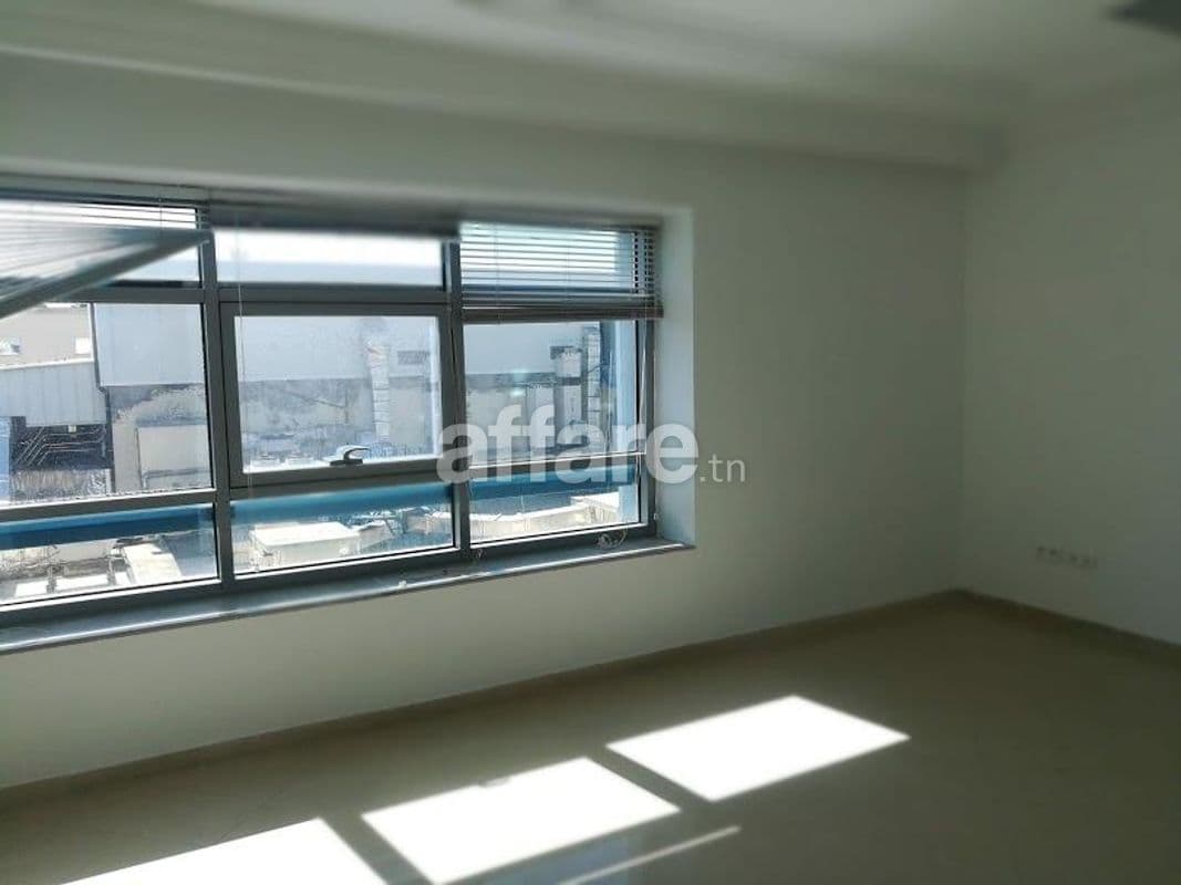 Spacieux bureau 257 m² au Lac 1