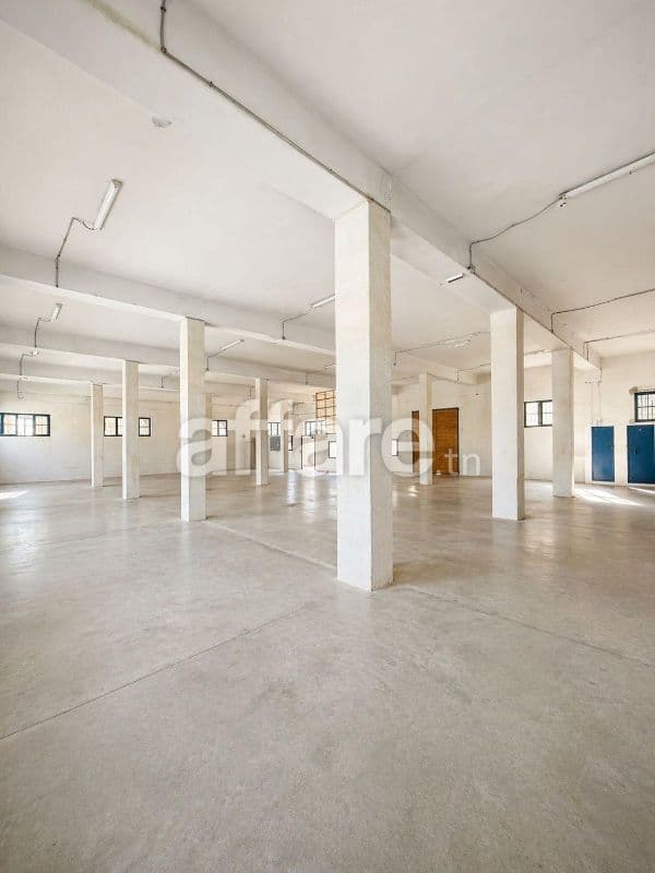 Local 1100m² à Ezzahra