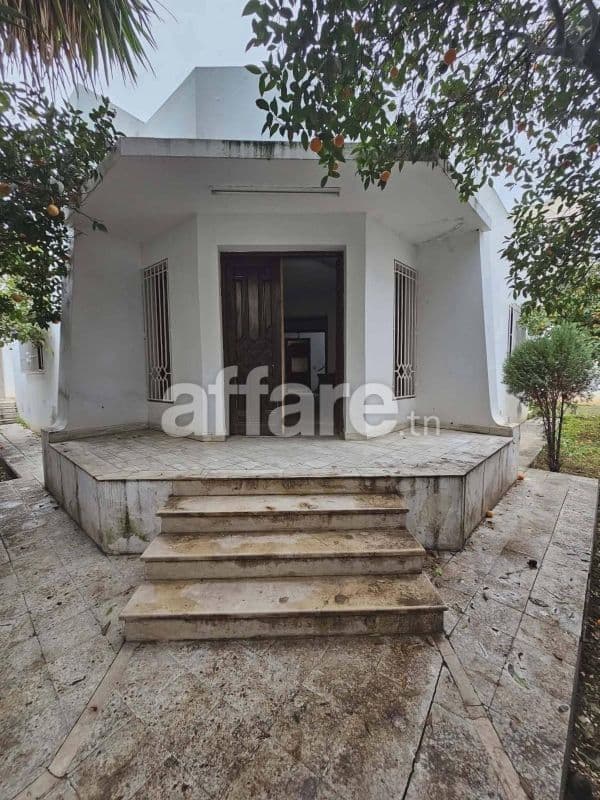 📍CITE GHAZELA 1 : OPPORTUNITÉ À SAISIR – VILLA S+4 À VENDRE